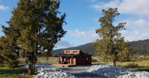 Cosy Cabin in the Paddocks - Breakfast Included, Franz Josef Glacier